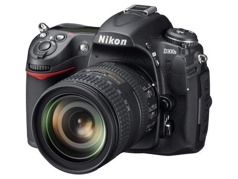 Students send Nikon D300S into space