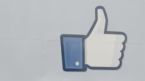 Facebook reviewing feedback before updating controversial privacy policy
