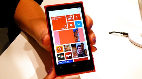 AT&T Lumia 820, 920 customers finally receive Windows Phone 8.1