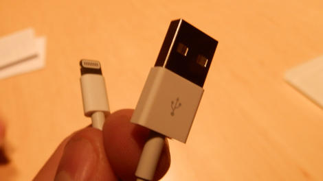 Apple axing physical video out for iPhone 5 Lightning connector?