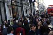In Pictures: Madness of the iPad launch queue