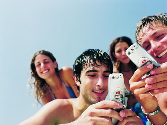 EU plans 'proper' caps on data roaming charges